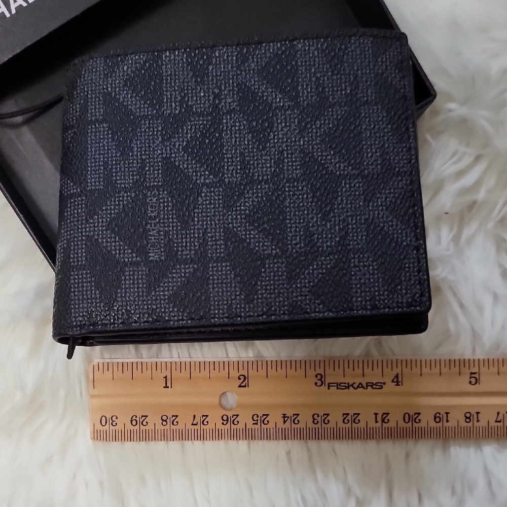 Michael Kors Black Jet Set Wallet - Picture 5 of 7